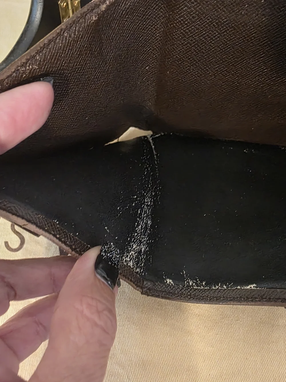 Louis Vuitton compact louis